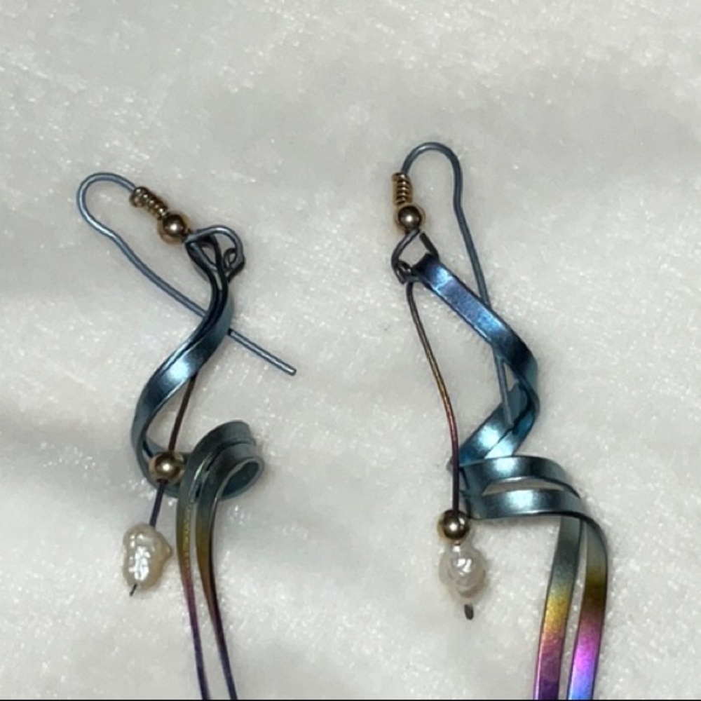 Unsigned Lightweight Multi Colored Metal Wire Ear… - image 5